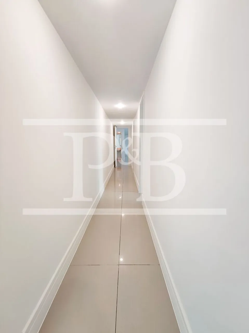 4-bedroom apartment with balcony, 300 m² — photo 18
