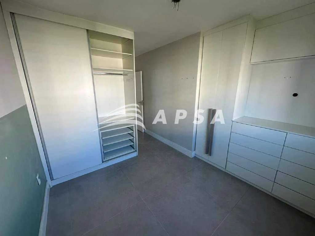 Apartamento de 3 quartos com cozinha americana e varanda — photo 18