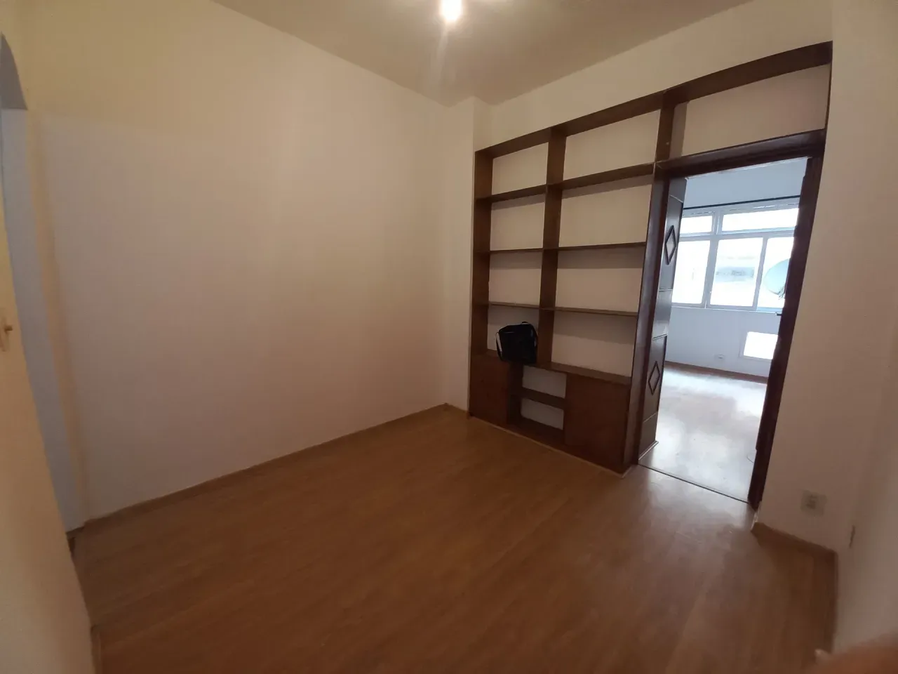 One-bedroom apartment with wood or laminate floors — photo 11