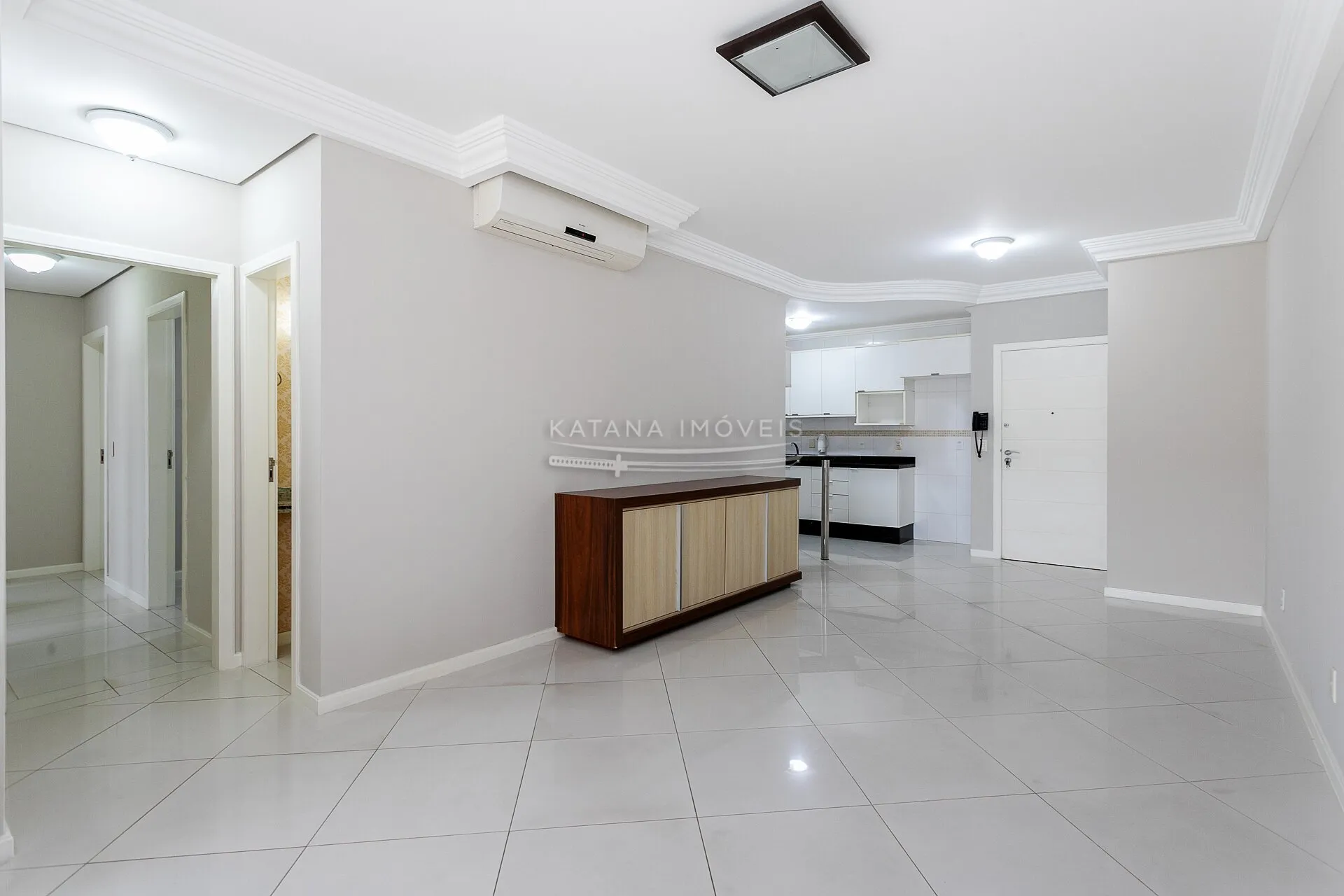 4-bedroom apartment with a bathtub in Florianópolis — photo 26