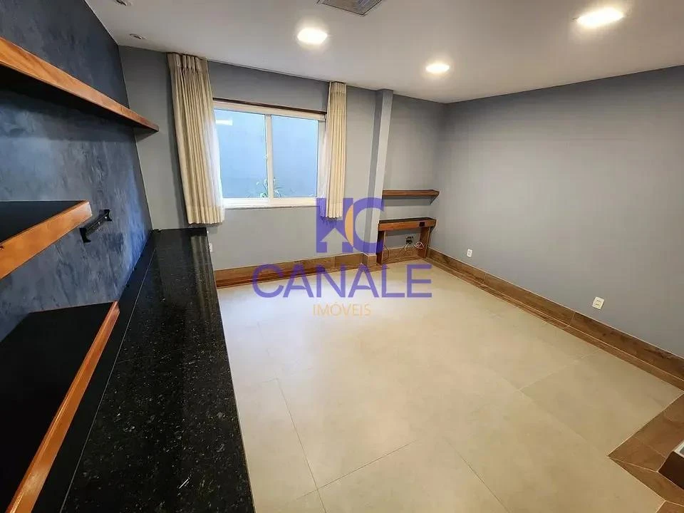 House with 5 bedrooms and mountain-view windows — photo 27