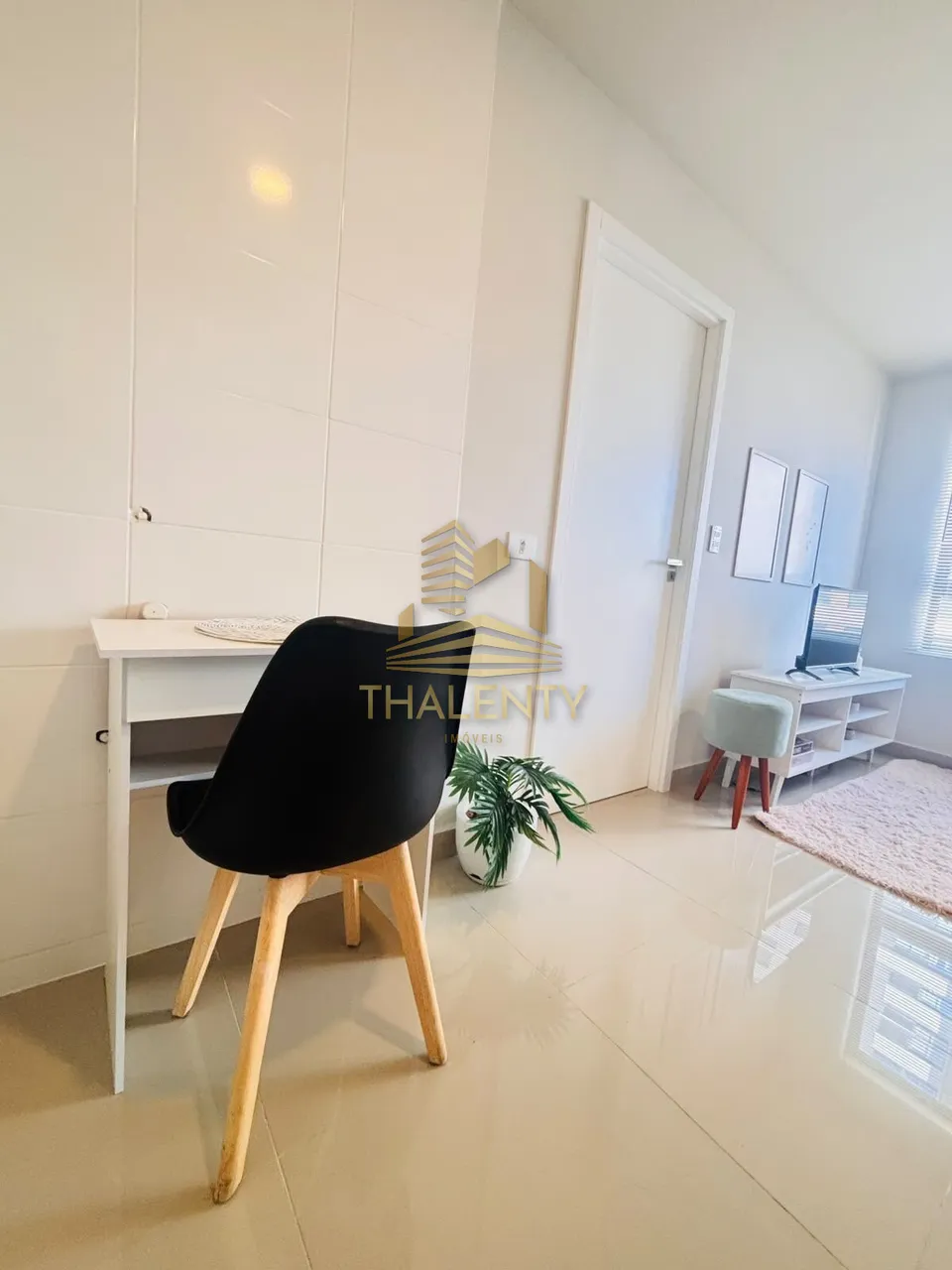 Furnished 1-bedroom apartment with open-plan kitchen — photo 6