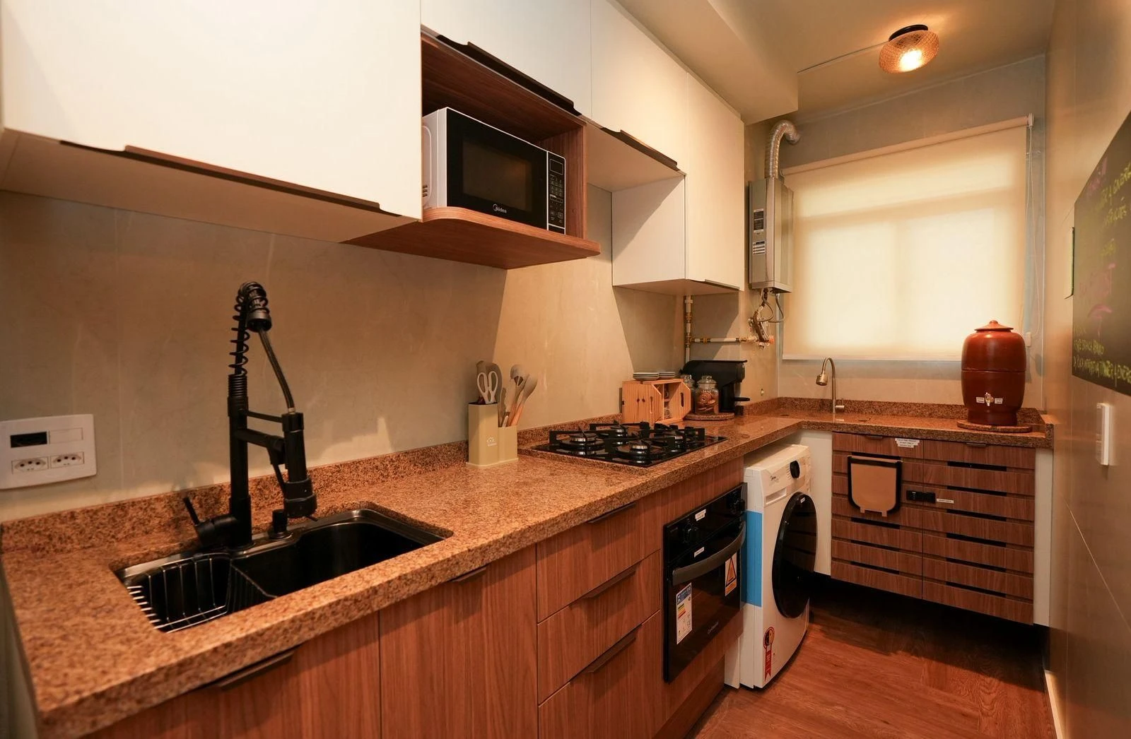 Apartamento mobiliado com cozinha americana e varanda envidraçada — photo 14