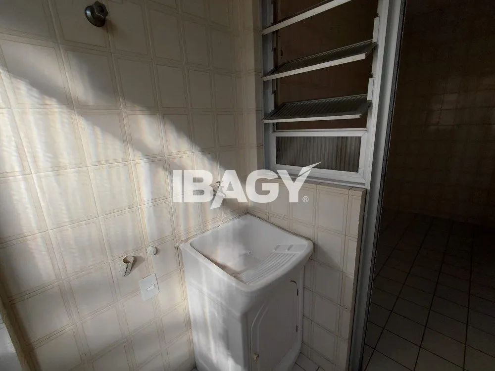 1-bedroom apartment with laundry area and parking — photo 6