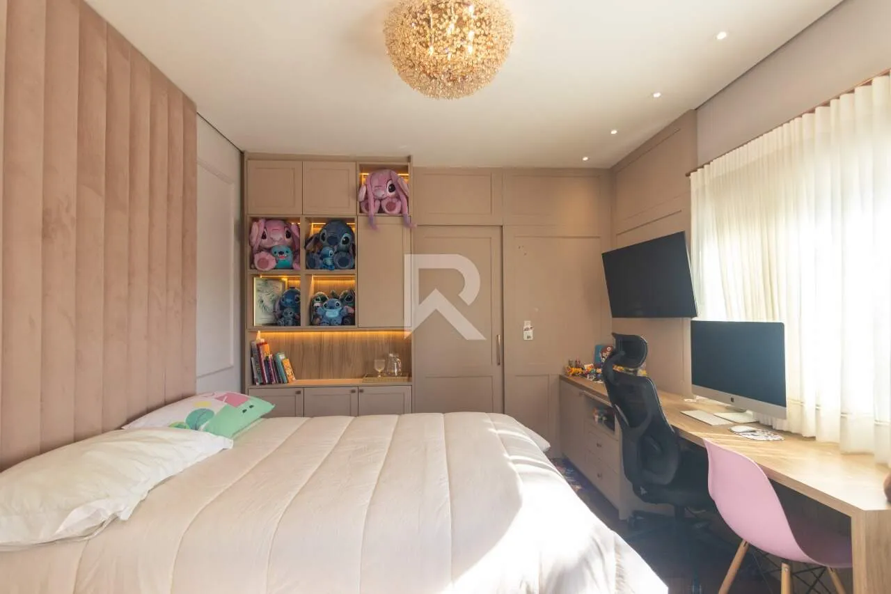 House with open-plan kitchen and 400 m², 4 bedrooms — photo 36