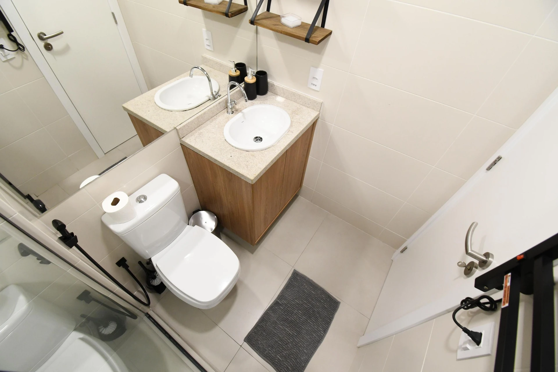 Furnished studio, 25 m², with floor-to-ceiling windows — photo 31