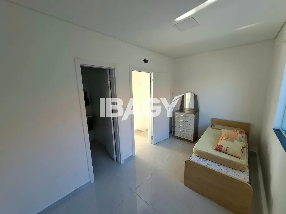 2-bedroom house with a washing machine — photo 4