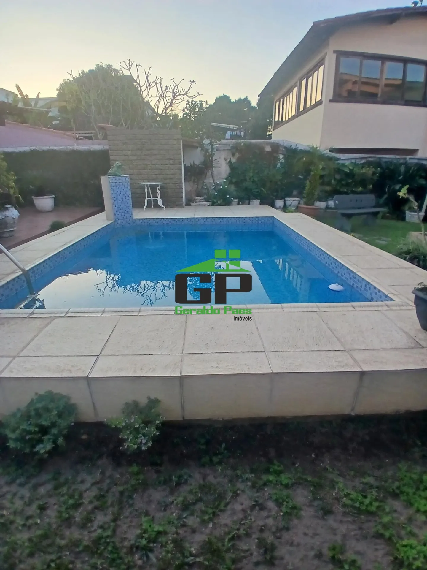 Casa de 349 m² com varanda gourmet e jardim — photo 19