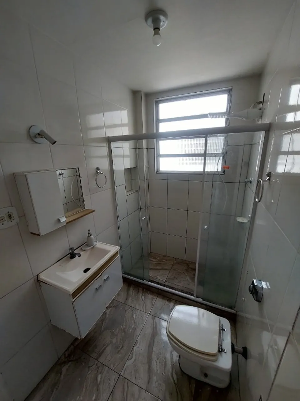 Apartamento de 2 quartos com piso de madeira ou laminado — photo 13