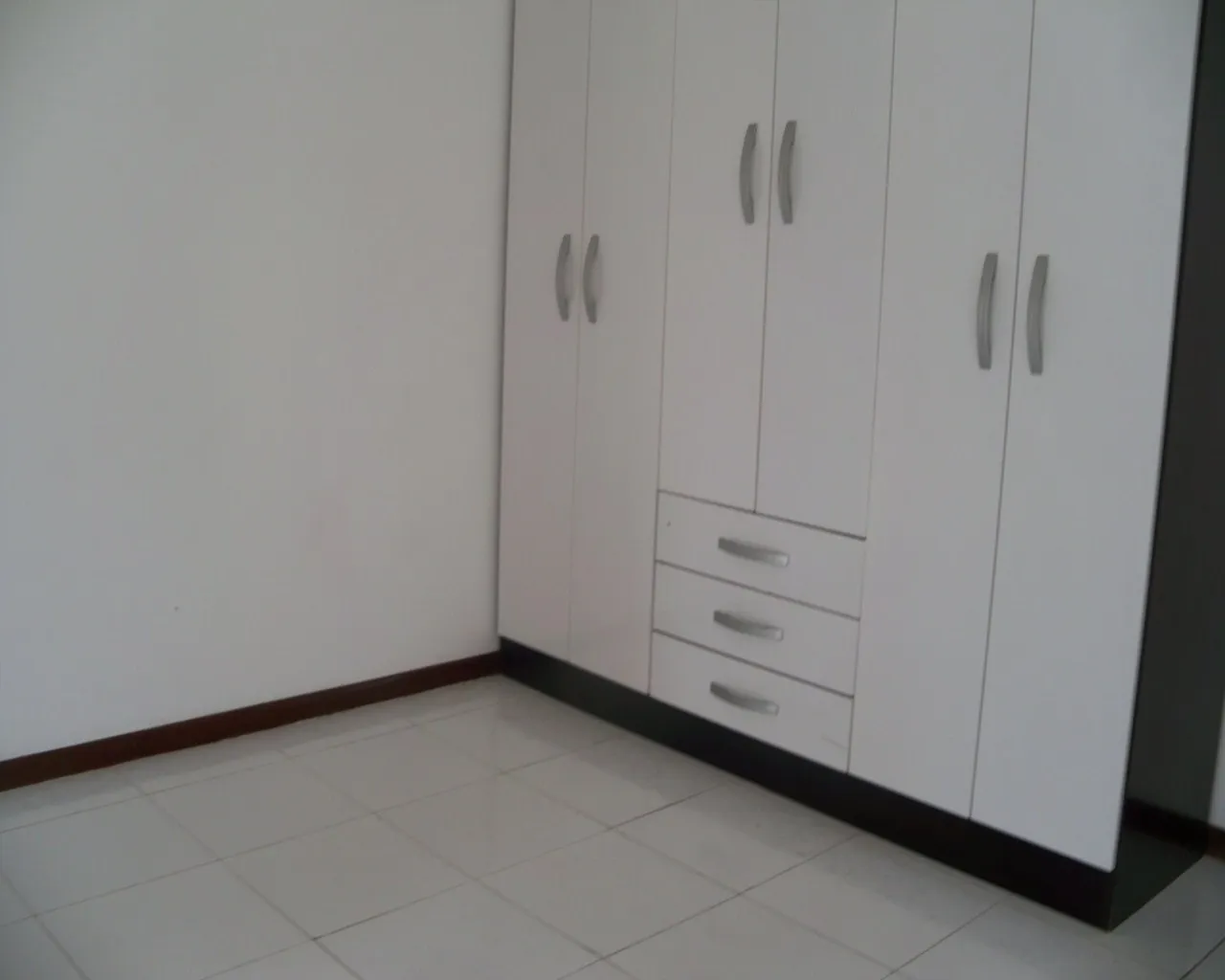 Apartamento sem mobília com 4 quartos e 3 banheiros — photo 12