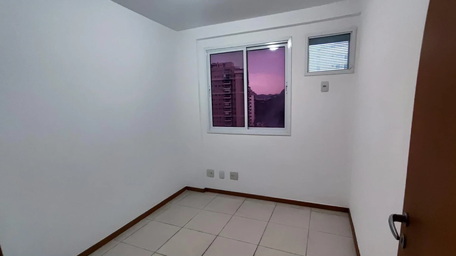 3-bedroom apartment with a mountain view — photo 17