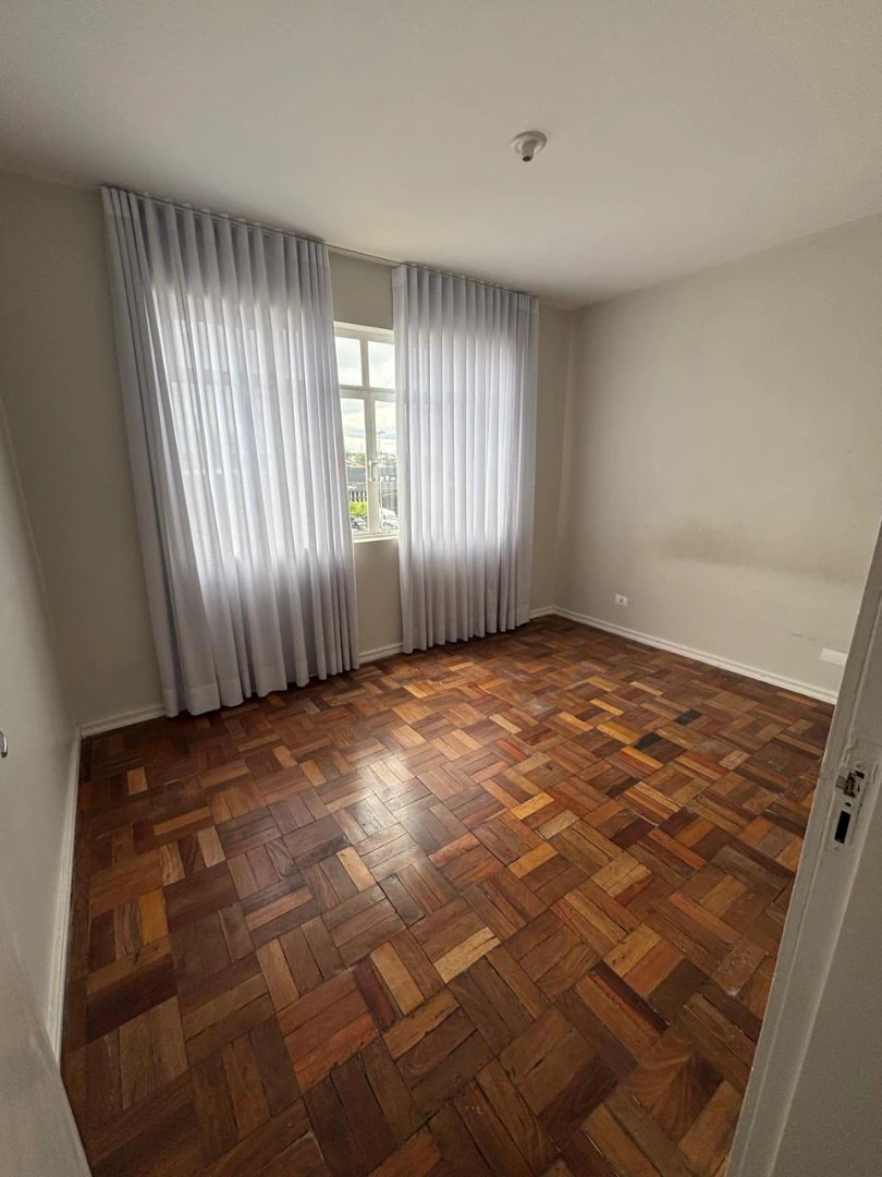 Apartamento com piso de madeira ou laminado, Parolin — photo 7