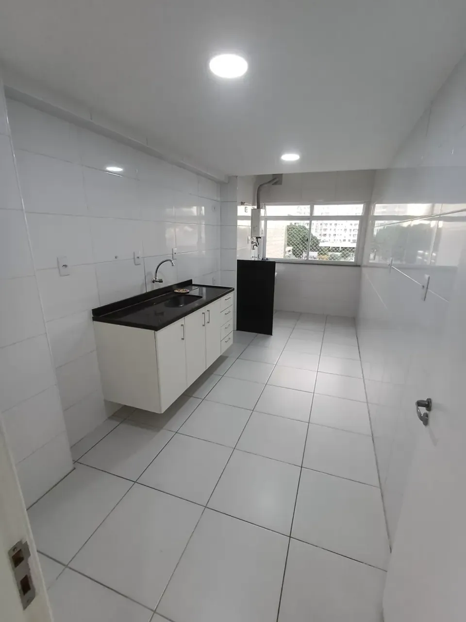 3-bedroom apartment with 3 bathrooms and 2 parking spots — photo 2