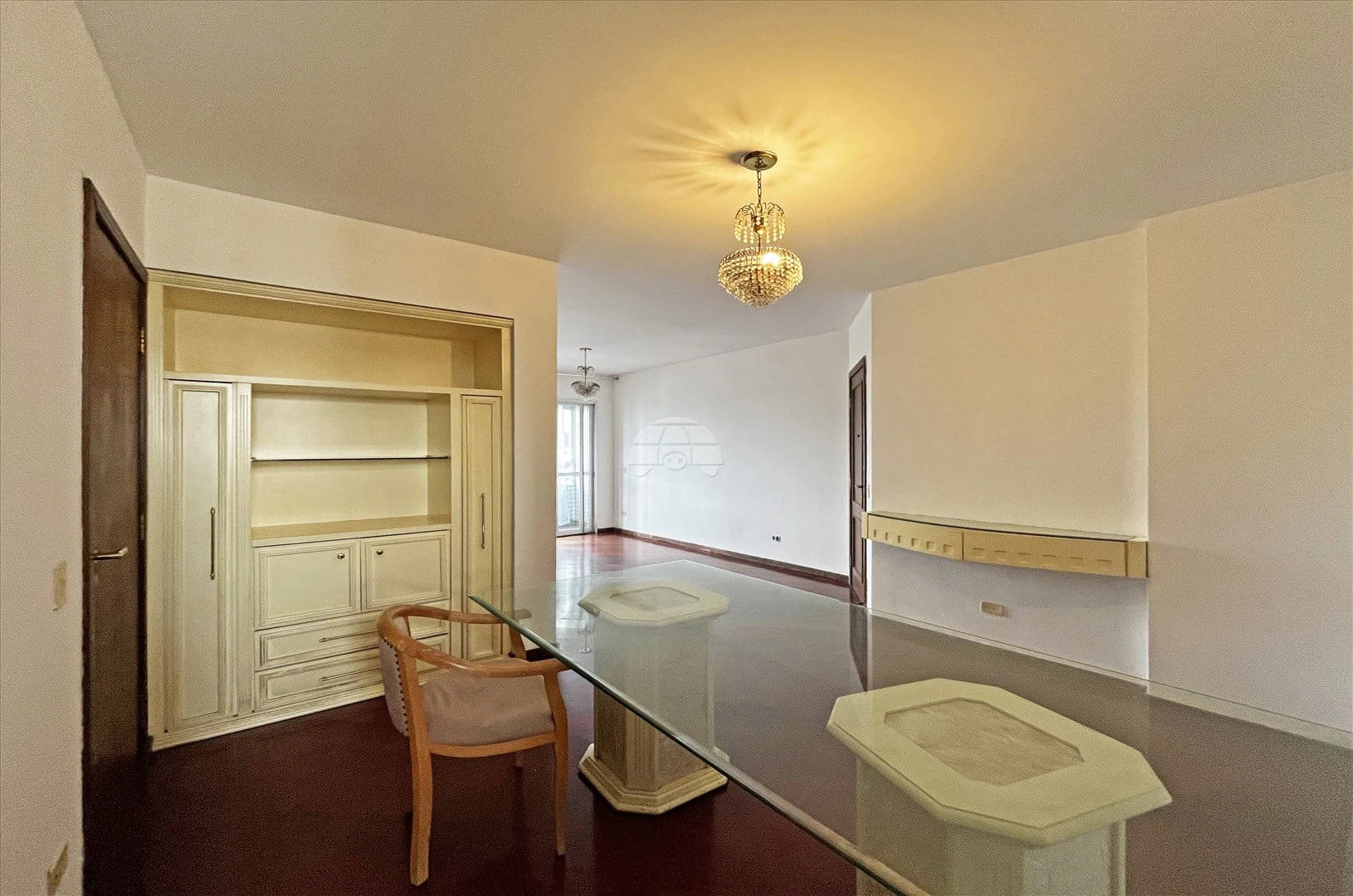3-bedroom apartment with wood or laminate floors in Curitiba — photo 11