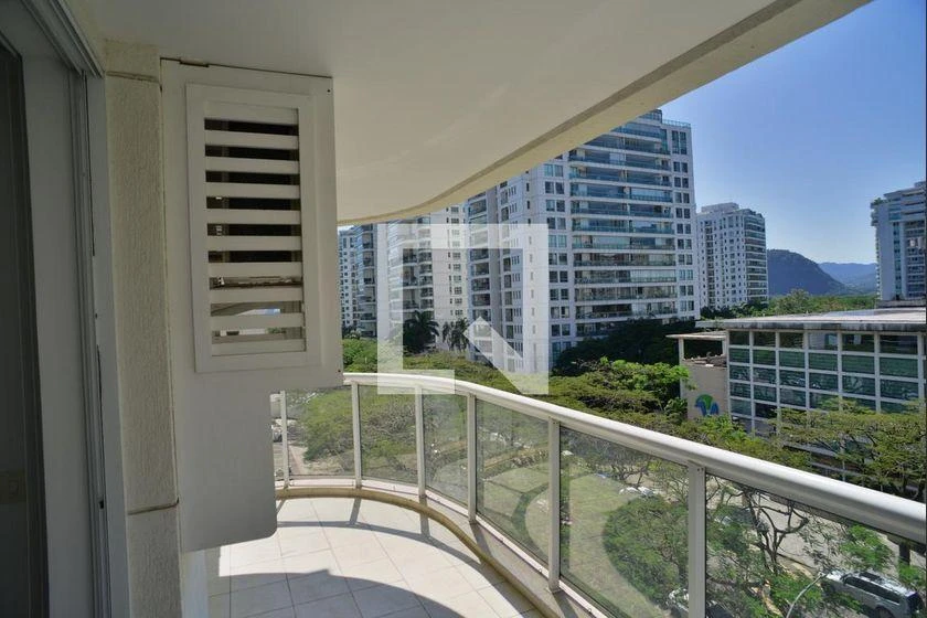 Apartamento com 2 quartos e cozinha fechada com fogão a gás
