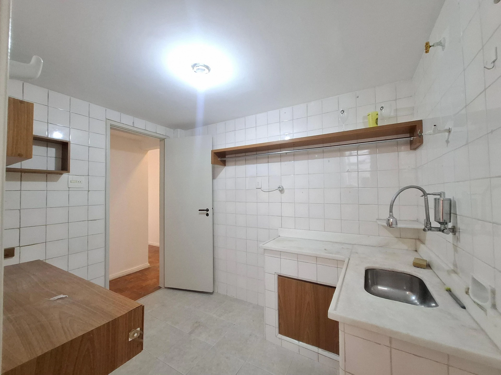 One-bedroom apartment with a mountain view in Rio de Janeiro — photo 16