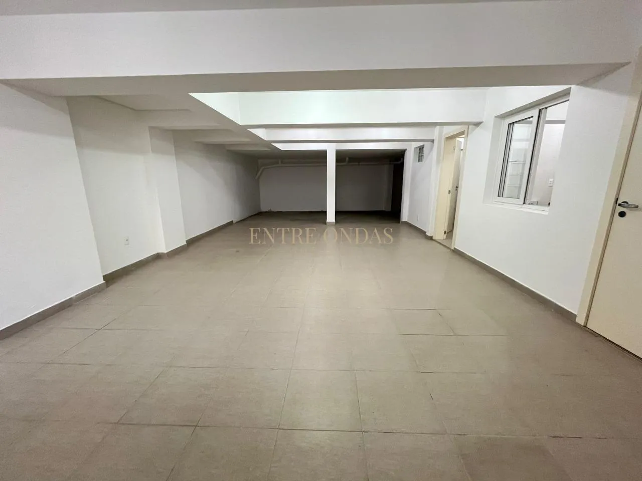 Water view in a 4-bedroom house, 263 m² — photo 24