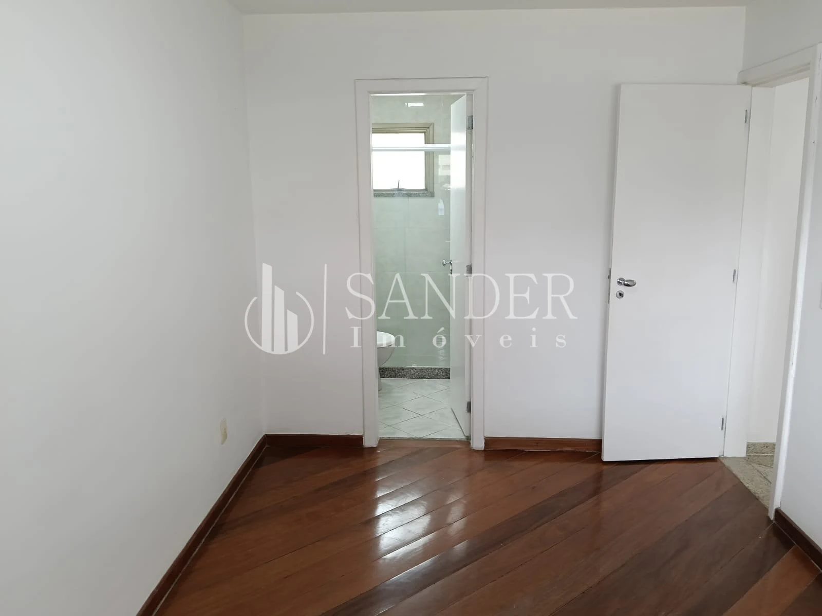 3-bedroom apartment, 1 with its own bathroom, 90 m² — photo 9