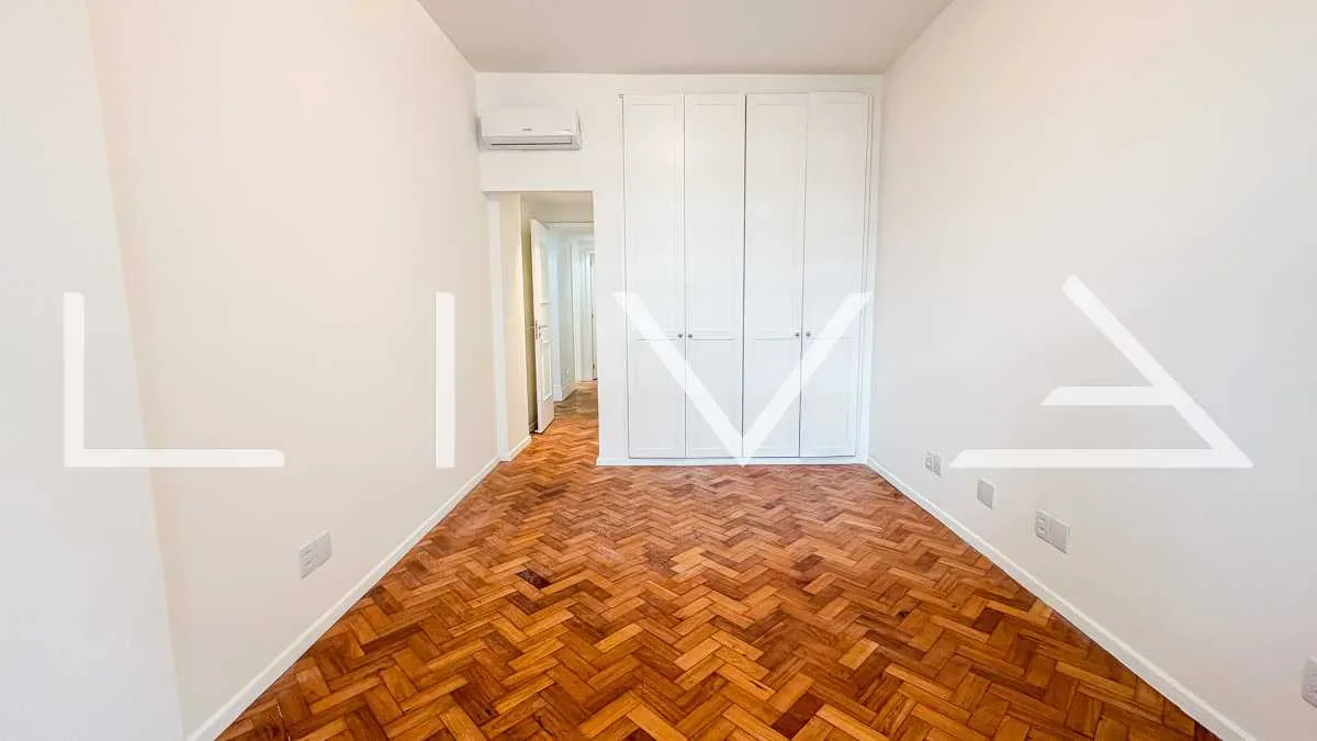 Гардеробная и 4 спальни: квартира 180 м² — photo 18