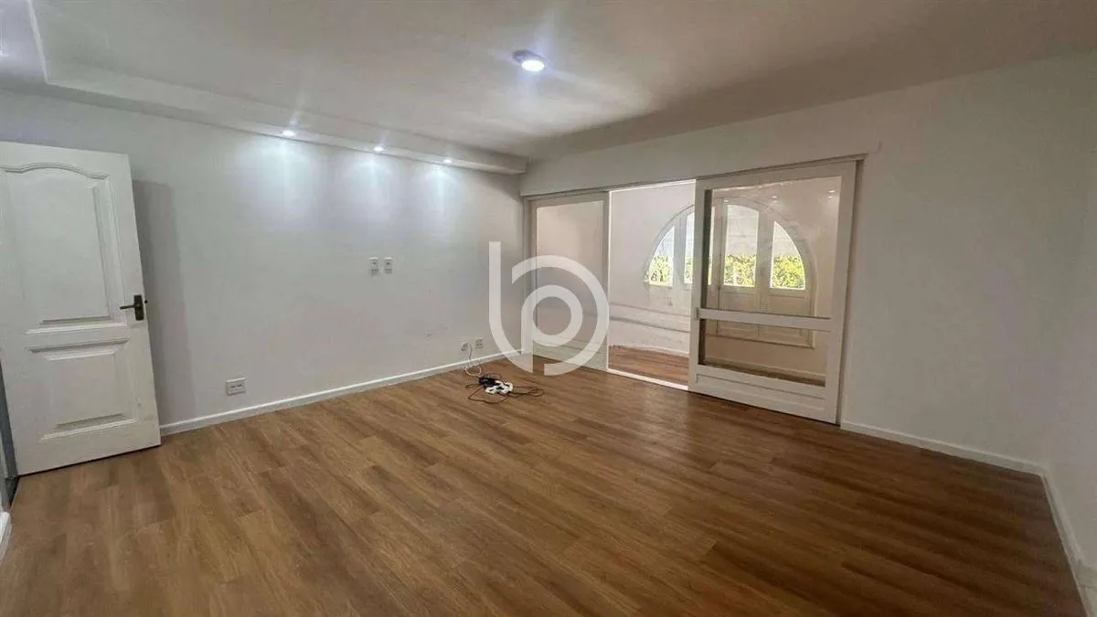 Furnished house with balcony sink and 4 bedrooms — photo 27