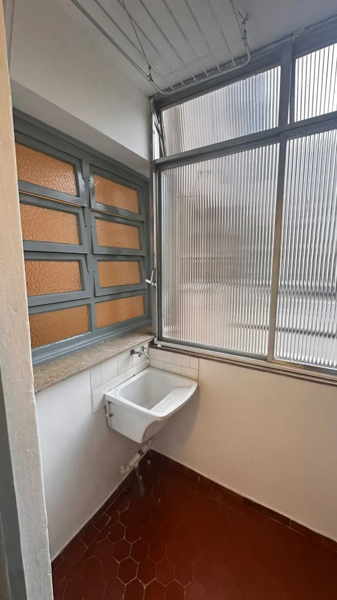 Departamento de 1 dormitorio con piso de madera o laminado — photo 7