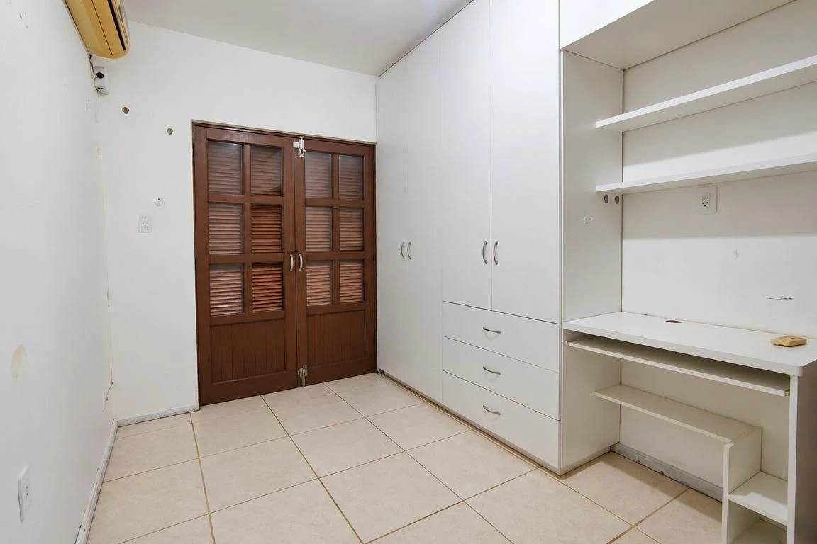 Home office in a 4-bedroom house, 270 m² — photo 20