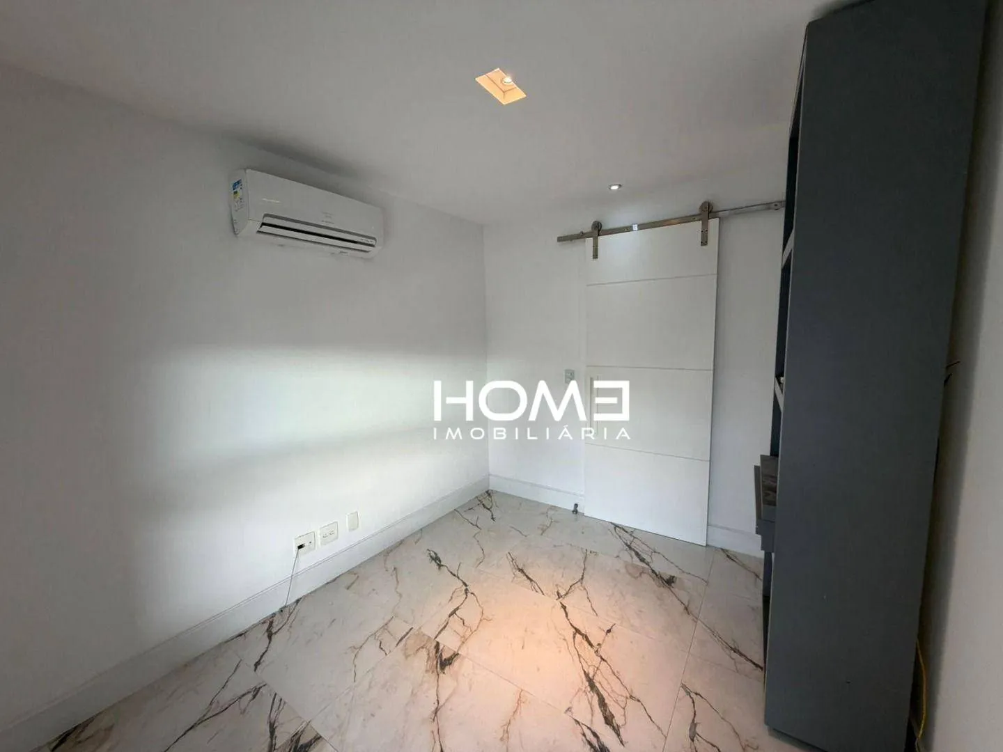 Furnished apartment, 365 m², with floor-to-ceiling windows — photo 7
