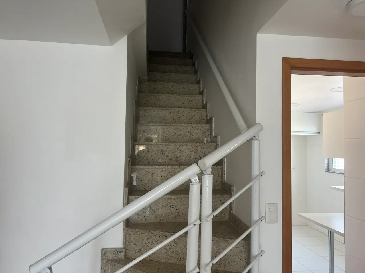 Unfurnished apartment with 3 bedrooms and 3 bathrooms — photo 15