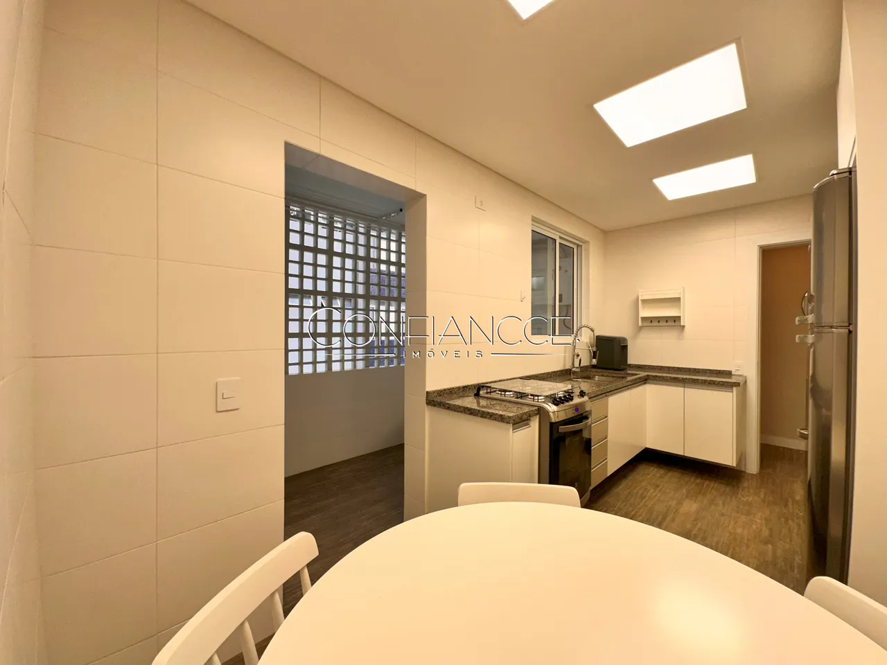 Apartamento en alquiler con 3 habitaciones y 137 m² — photo 9