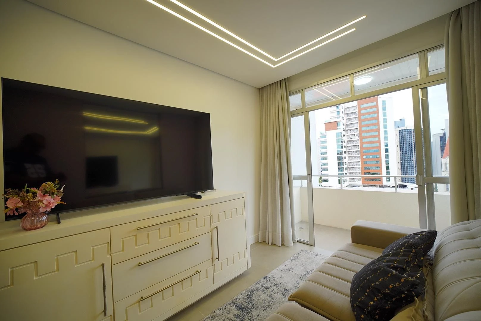 2-bedroom apartment with a washing machine in Florianópolis — photo 14