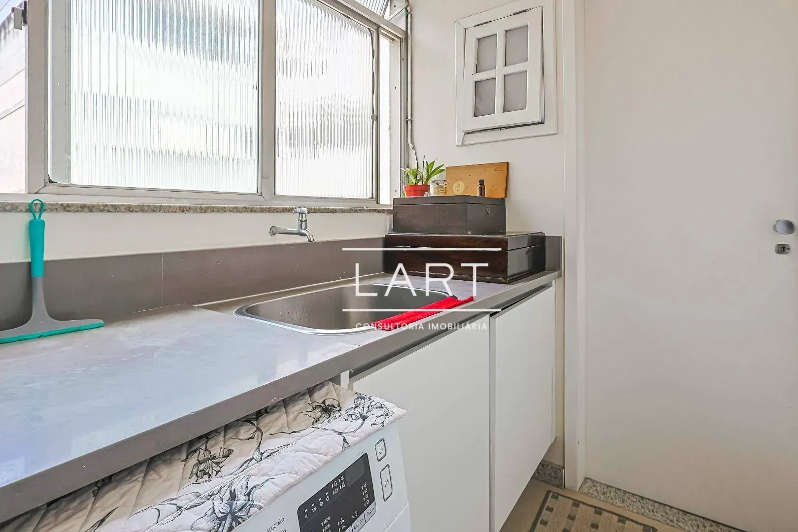 Apartamento com 4 dormitórios e 350 m²; área social ampla — photo 41