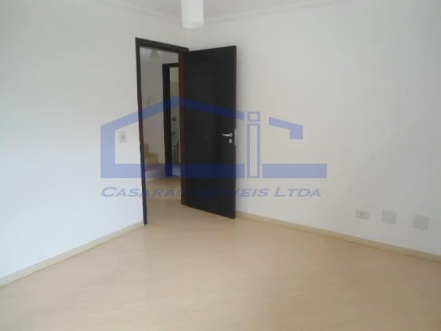 Balcony with a grill in a 3-bedroom apartment, 160 m² — photo 32