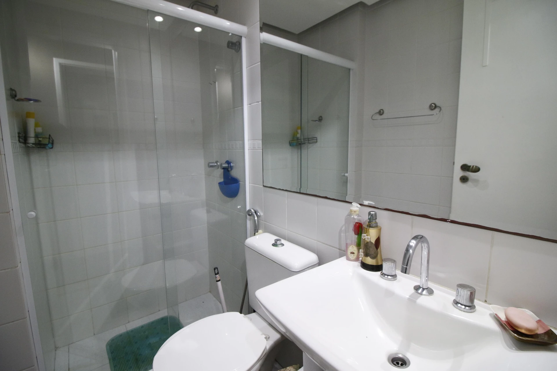 Furnished 3-bedroom apartment with balcony and pool — photo 31
