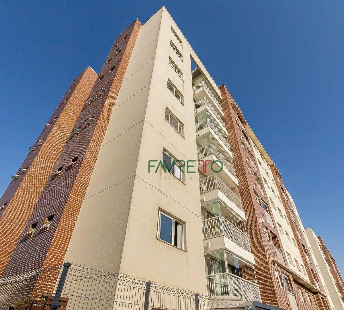 One-bedroom apartment in a building with a pool — photo 19