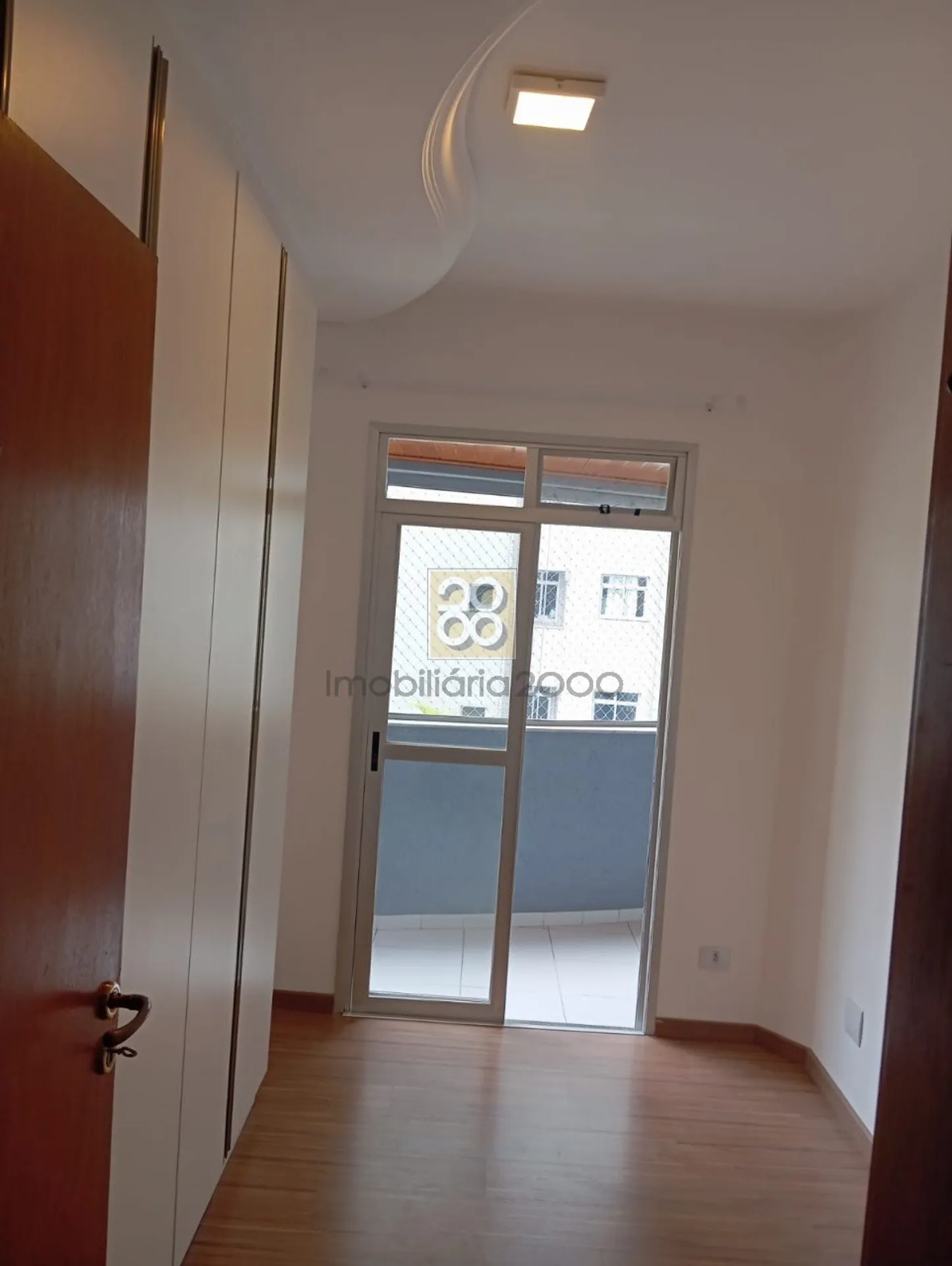 Деревянный пол или ламинат и 3 спальни: квартира 131 м² — photo 15