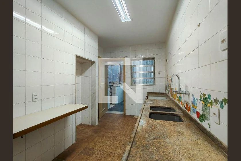 Rental house with 5 bedrooms and a balcony — photo 10