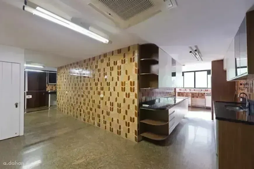 Apartment with 4 bedrooms, 5 bathrooms and 380 m² plus balcony — photo 21