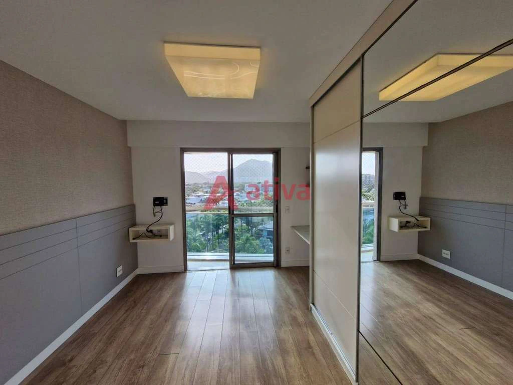 260 m² apartment with 4 en-suite bedrooms and laundry area — photo 20