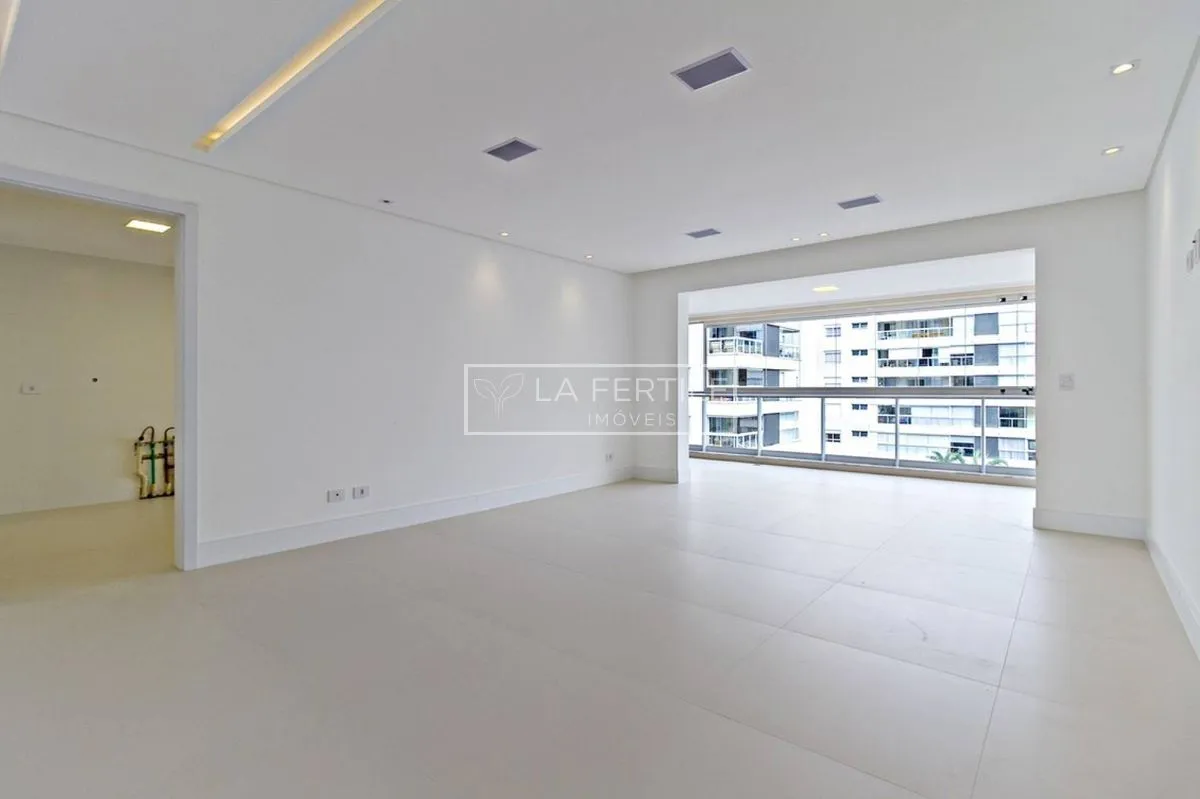 Apartamento de 3 dormitorios con 3 baños y 158,14 m² — photo 31