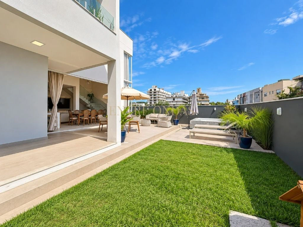 Собственный бассейн и 5 спален: дом 278 м² — photo 13