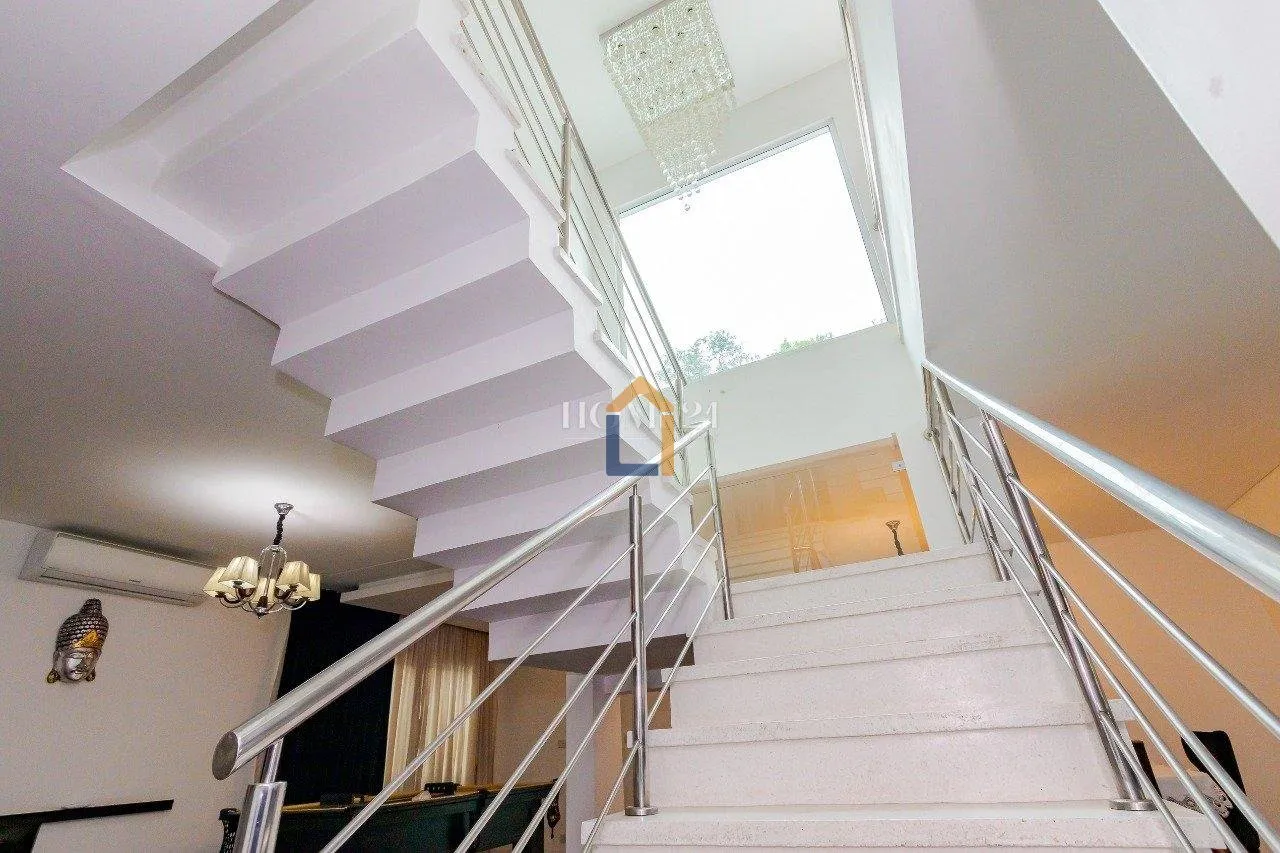 Furnished 470 m² house with 4 bedrooms and private garden — photo 13