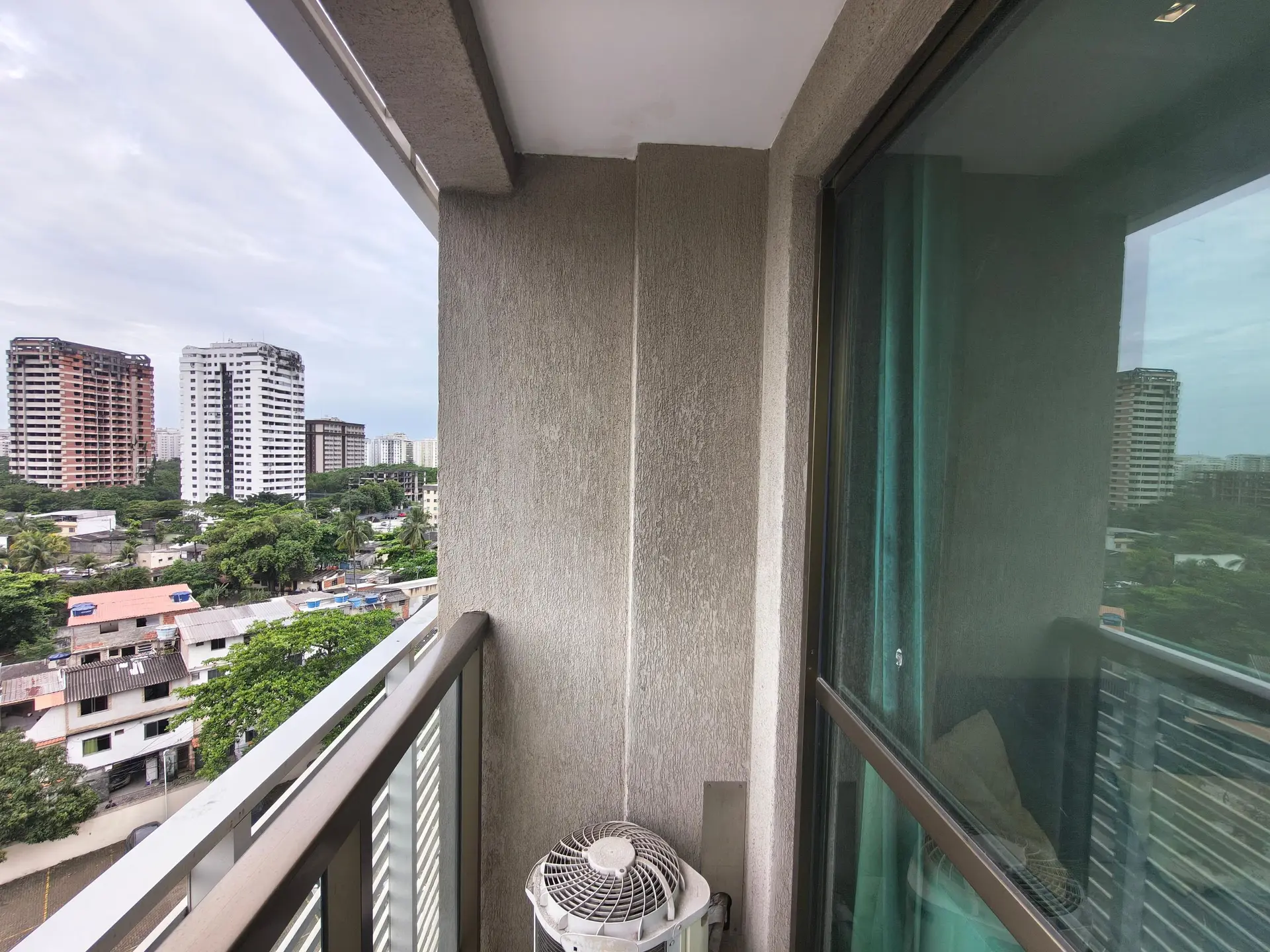 One-bedroom apartment with a mountain view in Rio de Janeiro — photo 12