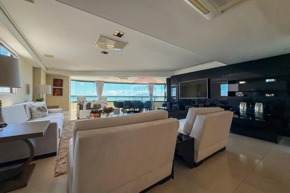 Furnished apartment with 4 bedrooms and 300 m² on the 10th floor
