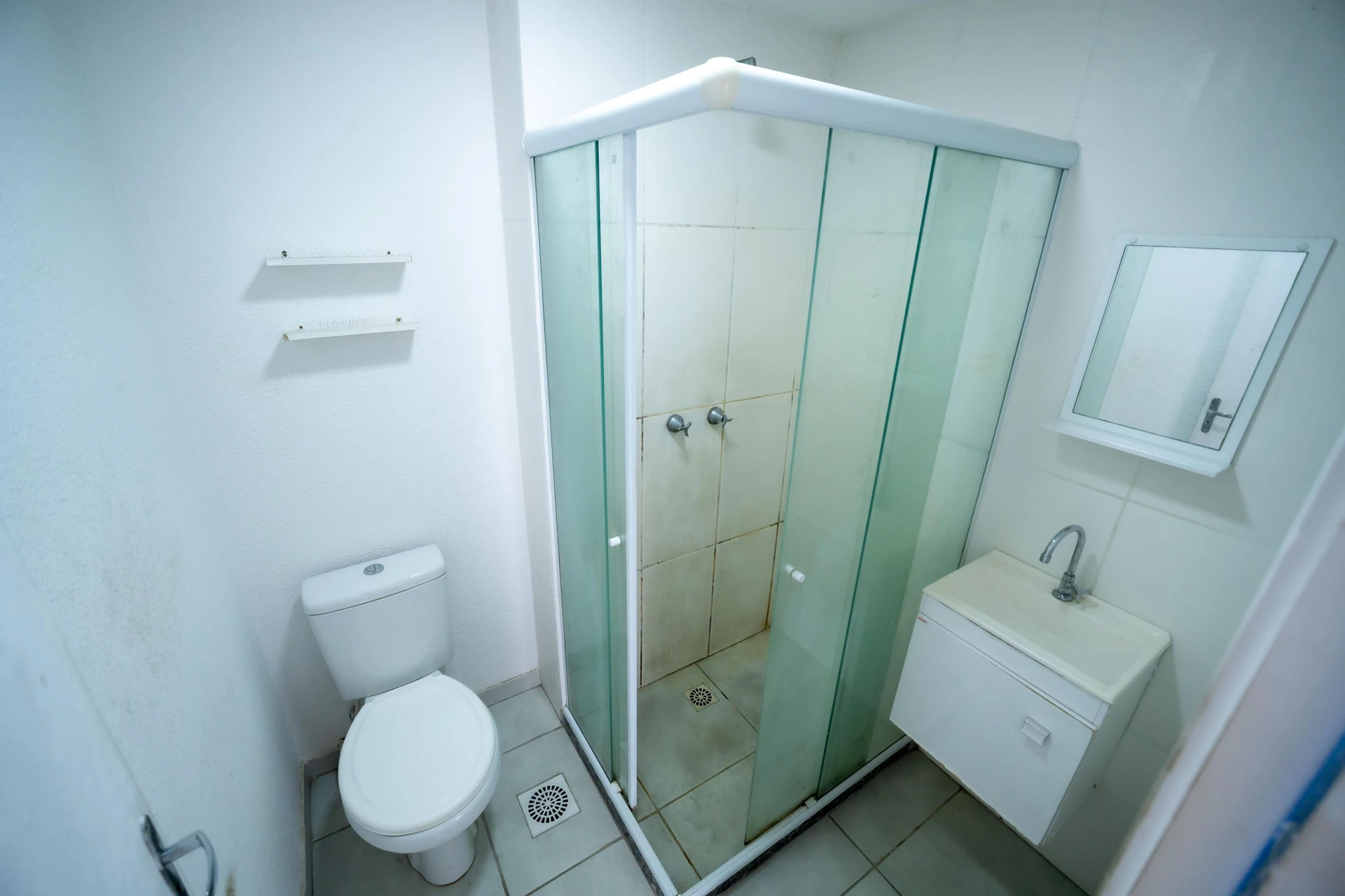Apartamento com 2 quartos, 1 banheiro e vaga na garagem