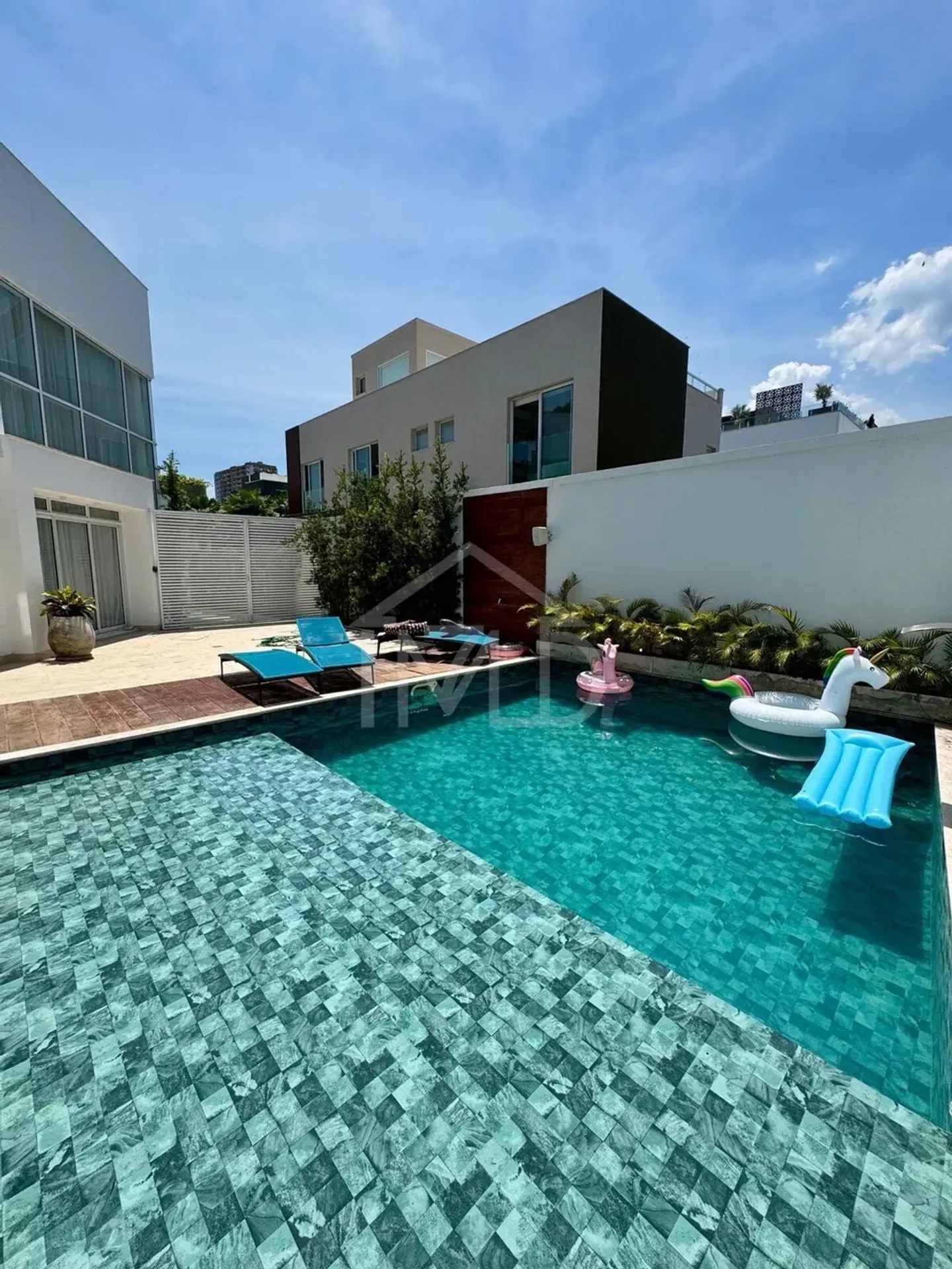 Furnished house with 4 bedrooms and 500 m² and 5 parking — photo 26
