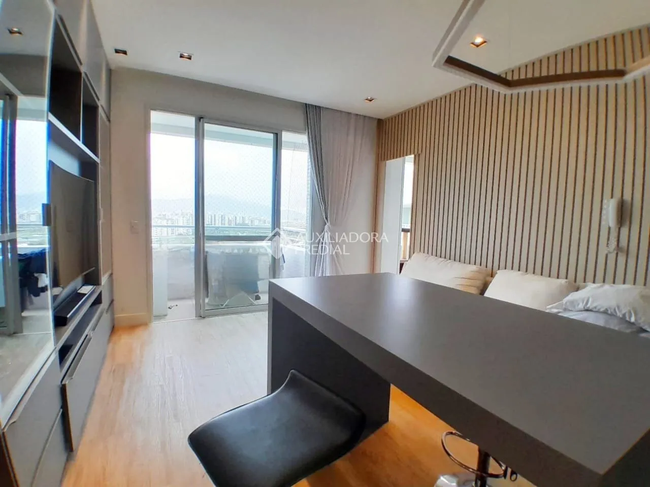 Furnished 2-bedroom apartment with open-plan kitchen
