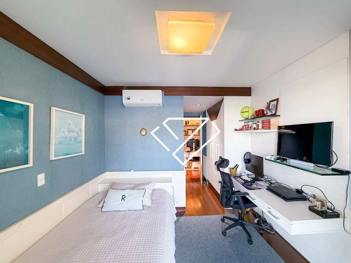 Furnished apartment with 4 en-suites and 258 m² — photo 36