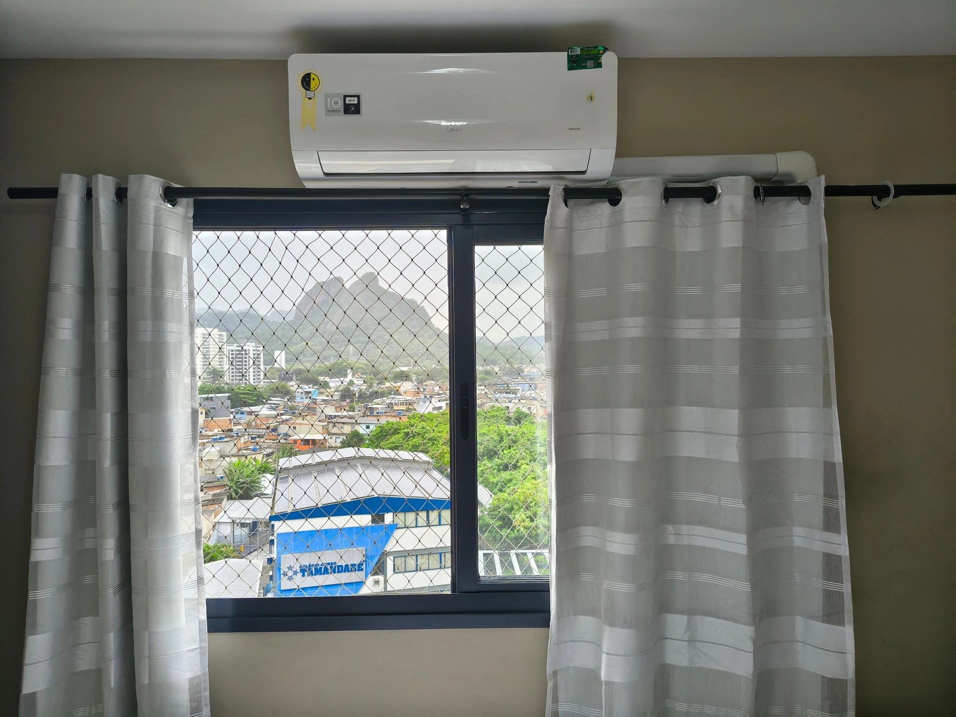 3-bedroom apartment with a mountain view — photo 20