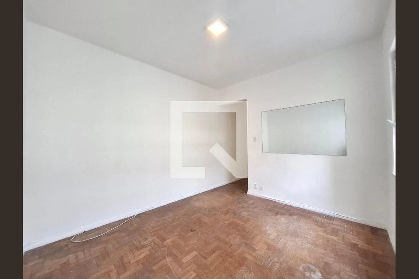 Wood or laminate floors in a one-bedroom apartment, 61 m² — photo 3