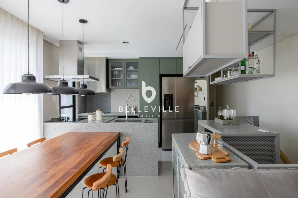 Apartamento mobiliado com 3 suítes e 4 banheiros